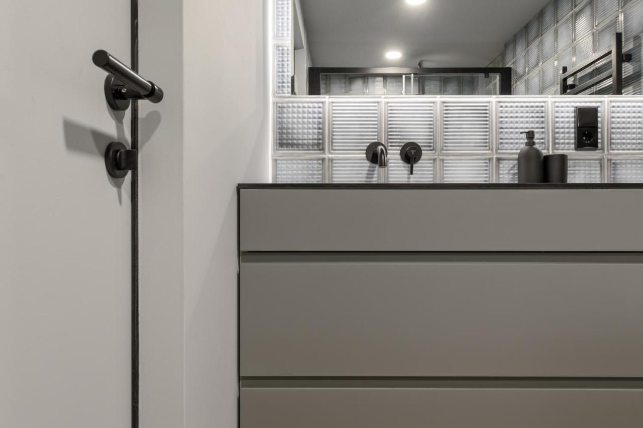 Ivis House Modern Apartment In Vilnius Old Town With Balcony וילנה מראה חיצוני תמונה